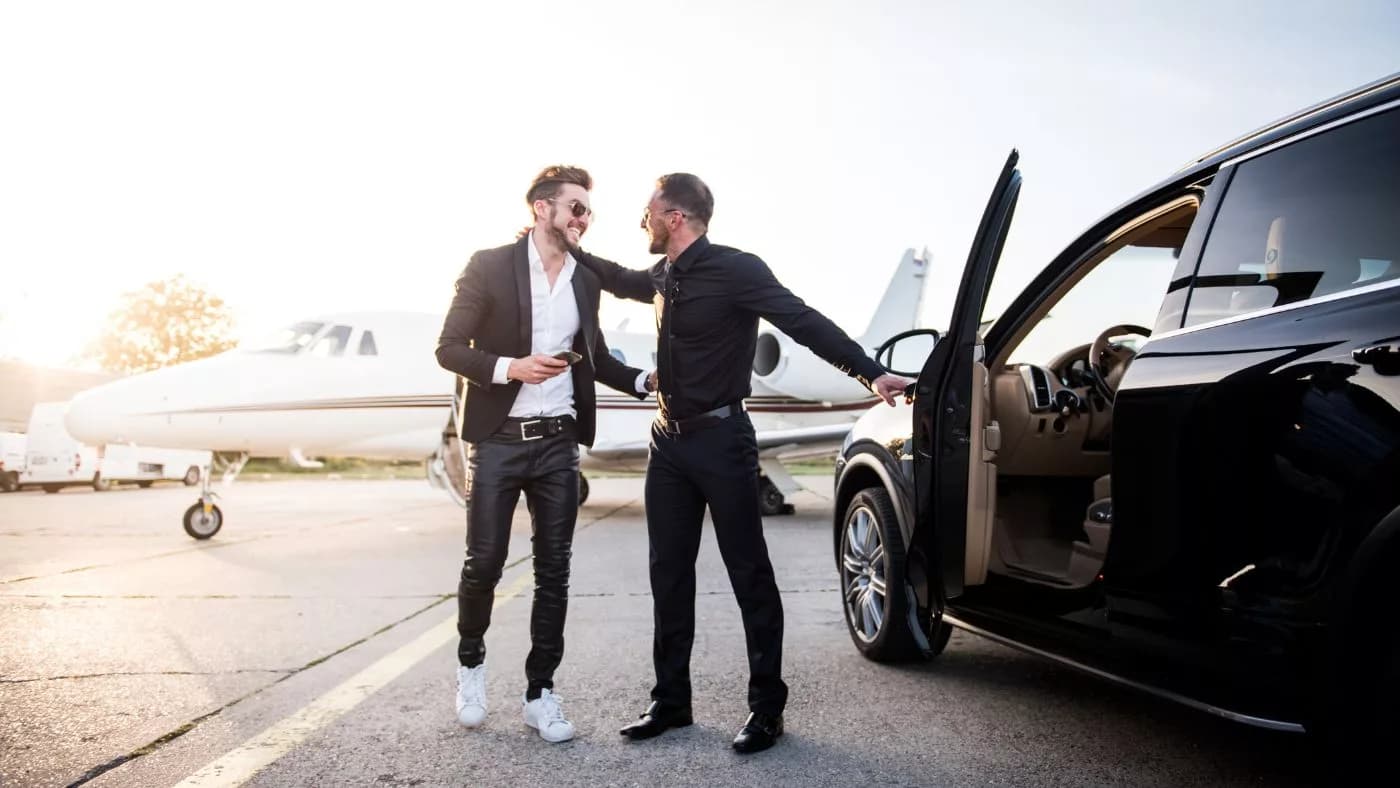 Skip the Stress: Why Hiring a Minibus Makes Airport Transfers Easier