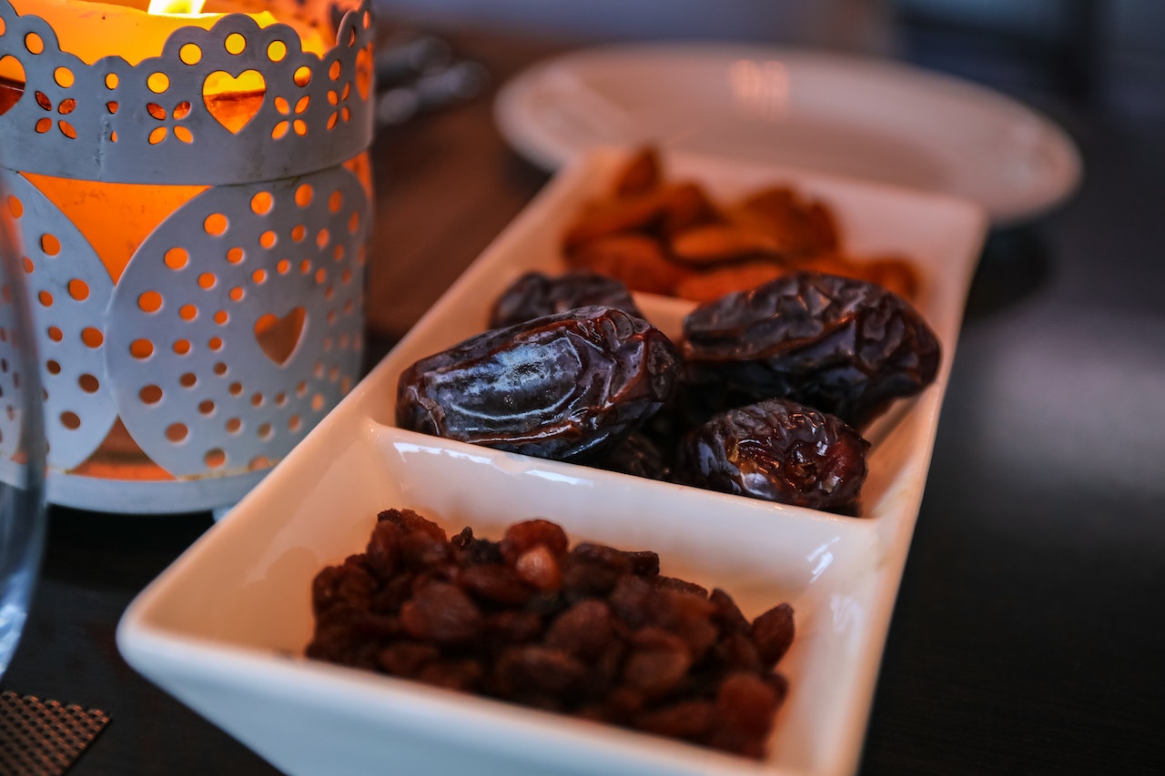 Travel in Comfort and Style to Iftar Parties: How Our <a href=